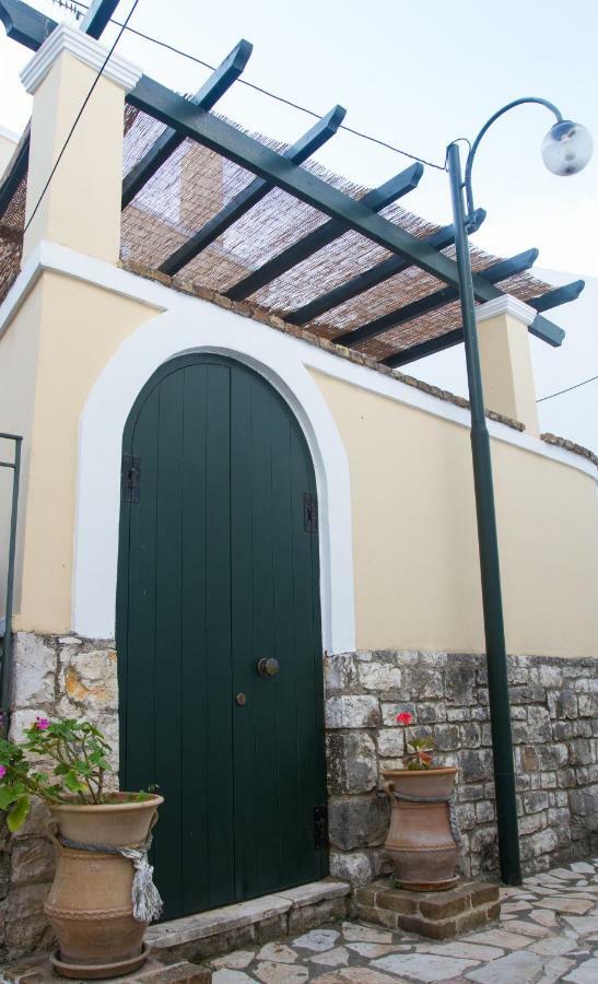 Christina'S Stone Cottage Кассиопи Экстерьер фото